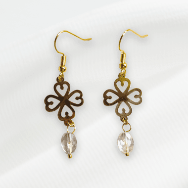 Oorhangers met klavertje 4 en steen