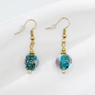 Oorhangers met bloemige turquoise glaskraal